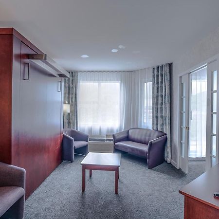 Quality Suites Sainte-Anne-de-Beaupre Exterior photo