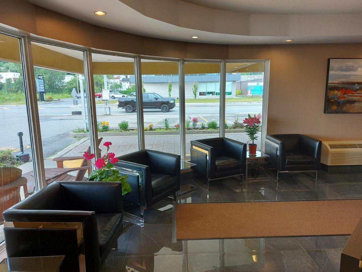 Quality Suites Sainte-Anne-de-Beaupre Exterior photo