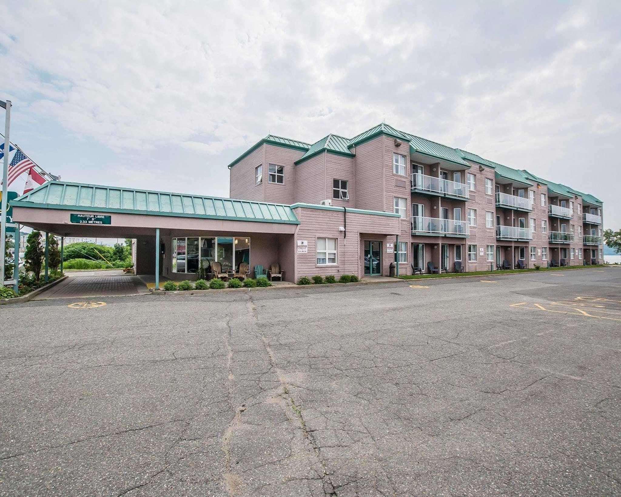 Quality Suites Sainte-Anne-de-Beaupre Exterior photo
